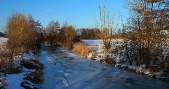 Das Foto fuer Landschaft im Winter an der Altmuehl in Treuchtlingen fuer comercial Fotos und Bilder.