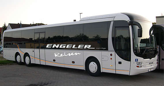 Fahrzeugdesign fuer Engeler Reisen, Treuchtlingen fuer comercial Werbedesign.