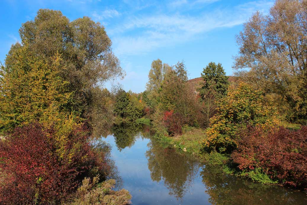 Das Foto der Landschaft im Herbst Altmuehl Treuchtlingen 16 für comercial Fotos und Bilder.