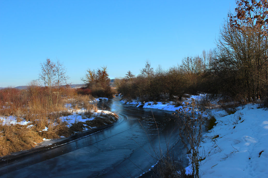 Die Landschaft im Winter im Auwald der Altmuehl bei Treuchtlingen 16 fuer comercial Fotos und Bilder.