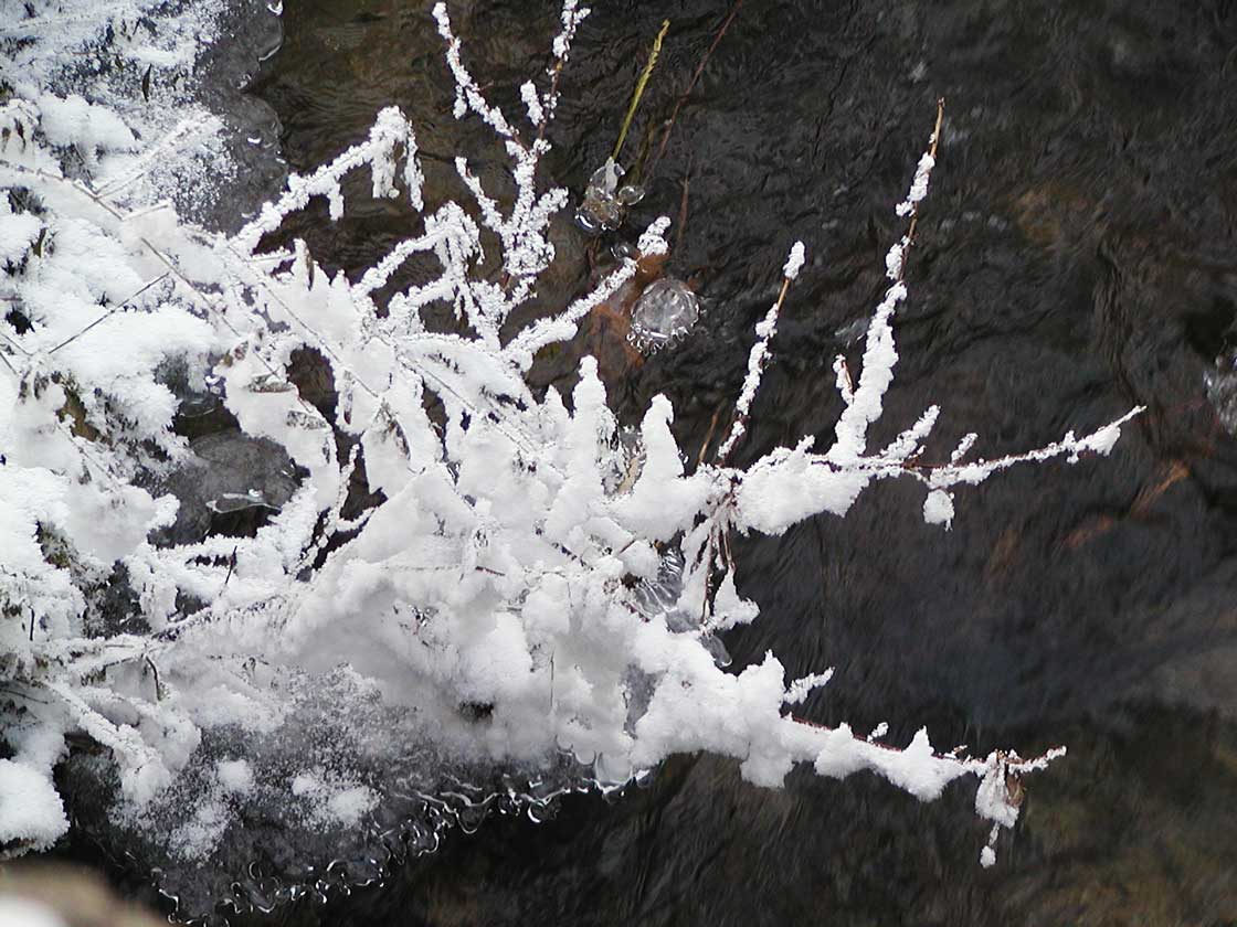 Das Foto der Texturen Schnee und Eisgebilde, Eisbizarr 23 für comercial Fotos und Bilder.