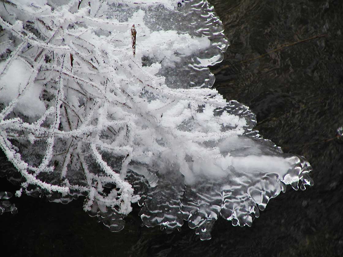 Das Foto der Texturen Schnee und Eisgebilde, Eisbizarr 24 für comercial Fotos und Bilder.