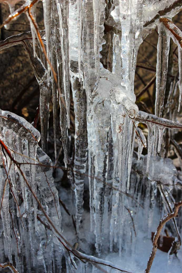 Das Foto der Texturen, Schnee und Eisgebilde, die Eiszapfen 08 für comercial Fotos und Bilder.