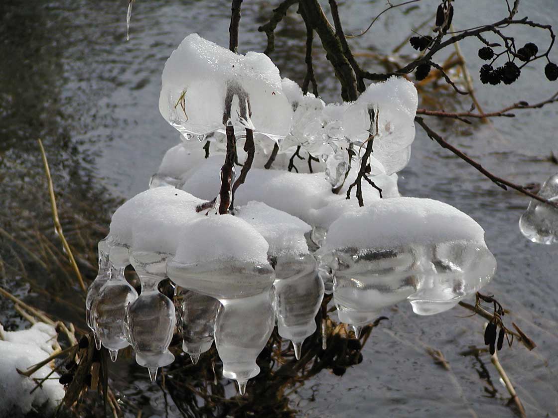 Das Foto der Texturen Schnee und Eisgebilde, Eiszapfen 16 für comercial Fotos und Bilder.